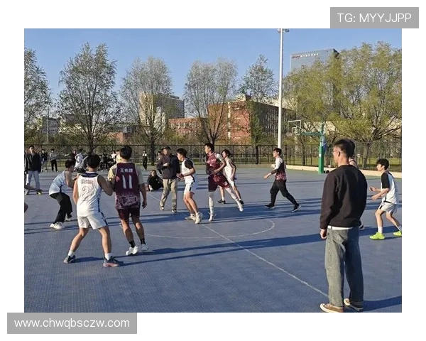 南京与无锡激战正酣两座城市的篮球争锋赛场激情碰撞 南京与无锡激战正酣两座城市的篮球争锋赛场激情碰撞