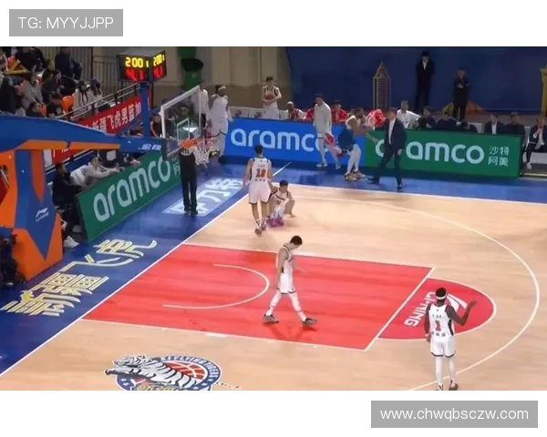 CBA联赛激战正酣深圳队迎战辽宁队争夺季后赛席位